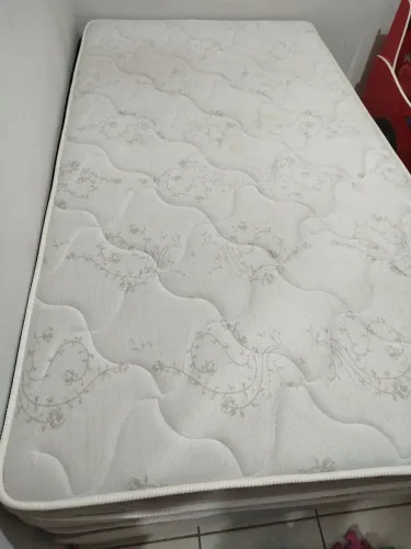 Vendo cama solteirao semi nova, usada poucas vezes