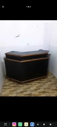 Bancada curva com porta e com porta vinhos