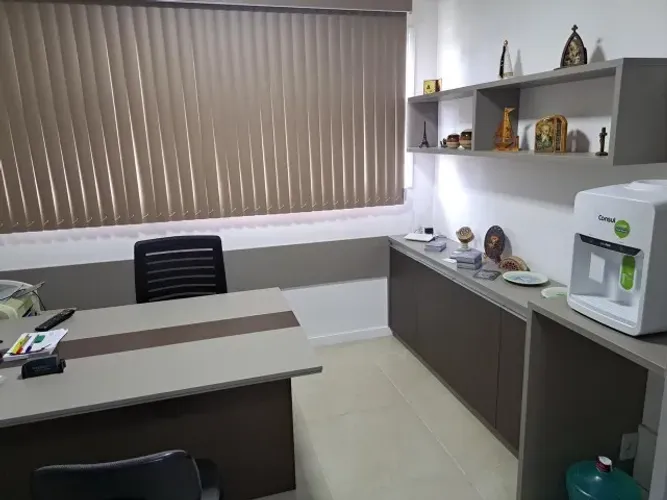 Sala comercial mobiliada e com banheiro no Centro de Itaboraí