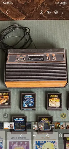 Atari 2600 frente madeira 4 chaves