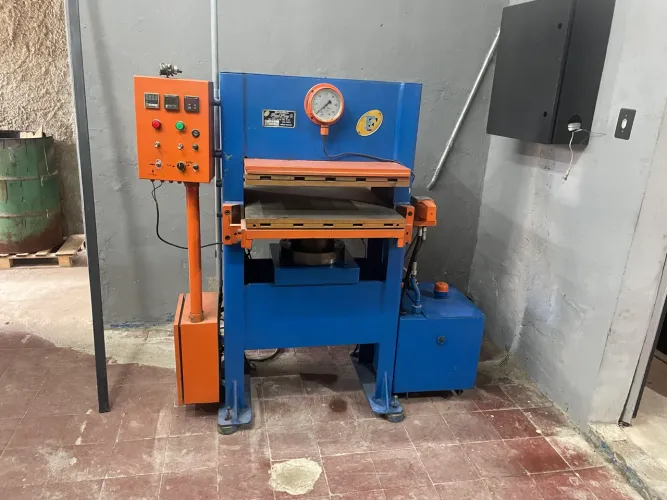 Máquina de vulcanização de borracha 