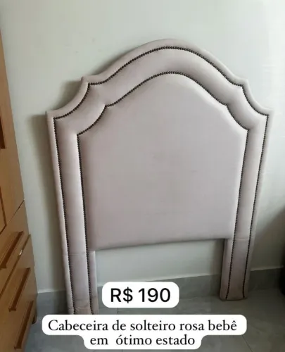 Cabeceira em couro rosa bebê