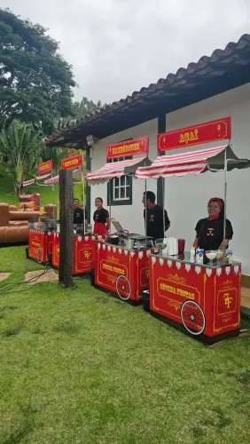 Barraquinhas e carrinhos gourmet