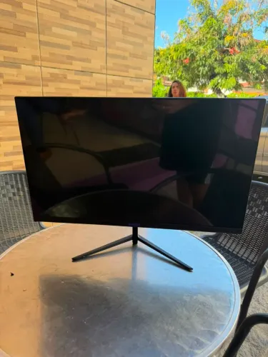 Monitor Gamer Valak Z180 23.8" IPS 180Hz (Semi-Novo)
