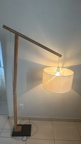 Luminária estilosa de chão 