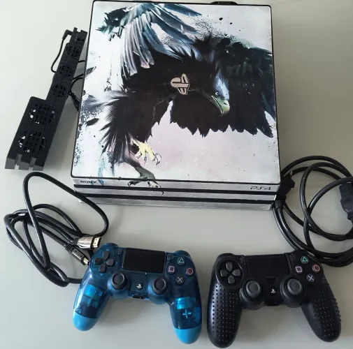 PlayStation 4 PRO com HD de 4 Terabytes