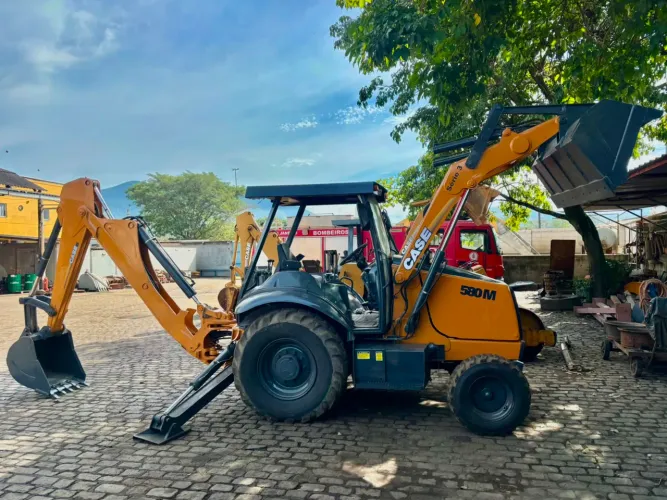 Retroescavadeira case 580m 4x2