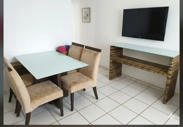 Mesa e aparador