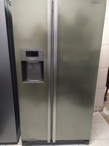 Vendo geladeira de duas portas