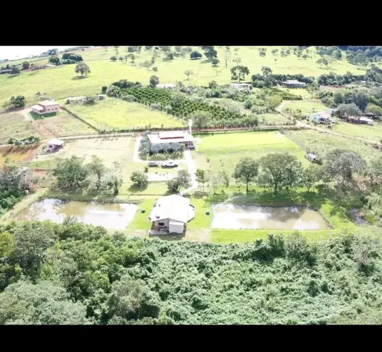 Vende-se um espetáculo de chácara de 16 mil m2
