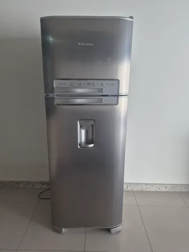 GELADEIRA ELECTROLUX MODELO DW50X