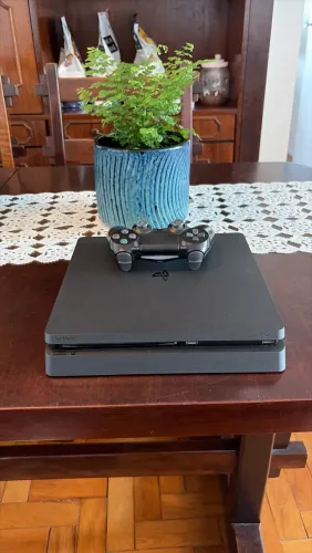 PS4 Slim - 500GB (perfeito estado)