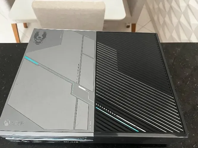 Xbox one fat 1tb, versao halo infinite, C/2 controles originais