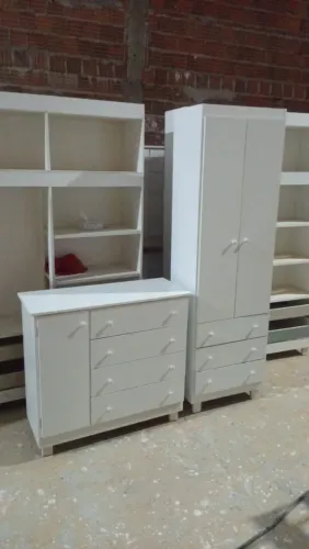 Vende-se kit infantil Guarda-roupa + Cômoda, fazemos entregas 