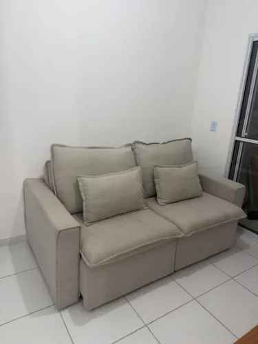 Sofá retrátil e reclinável bege claro