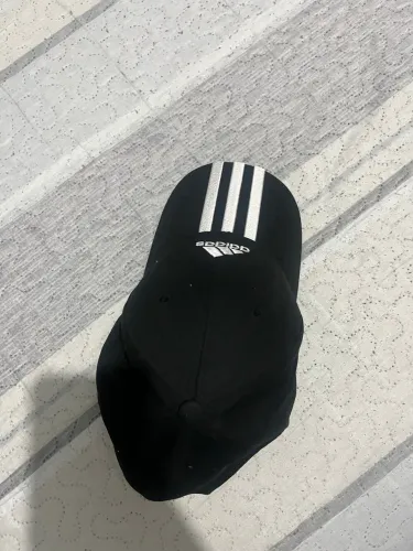 Boné adidas