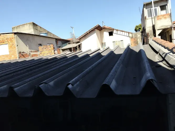 Vende-se telhas reforçando