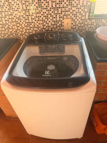 Máquina de lavar em perfeito estado de uso