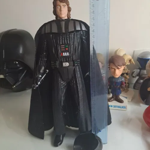 Boneco do Darth Vader e ao mesmo tempo Anakin 