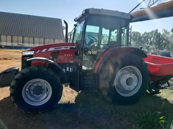 TRATOR MASSEY FERGUSON MF 6711 (4x4) À VENDA