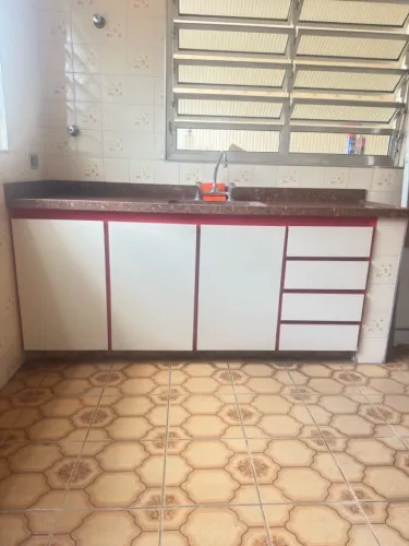 Gabinete de pia para cozinha em madeira revestido em fórmica impecável!