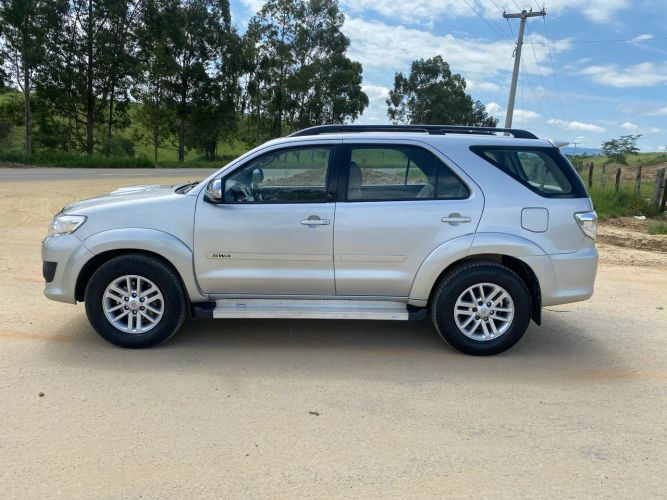 Imagem de Toyota Hilux SW4 SRV D4-d 4X4 3.0 TDI Dies. AUT 2013