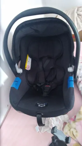 Vendo carrinho e bebê conforto burigotto (bebê conforto novo poucas vezes usado)