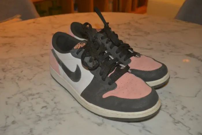 Air Jordan 1 Low OG Bleached Coral