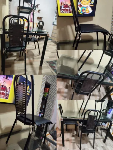 Mesa de Vidro com 4 Cadeiras - Estrutura Preta