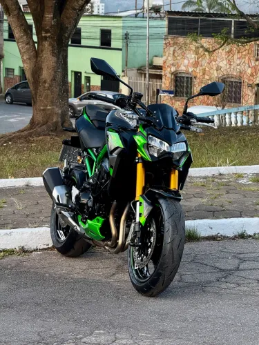 KAWASAKI Z900 R EDITION 2025.