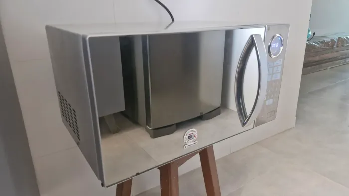 Micro-ondas Britânia BME31 prata/espelhado 31L