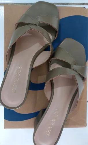 Tamanco leve e confortável cor da moda n°34