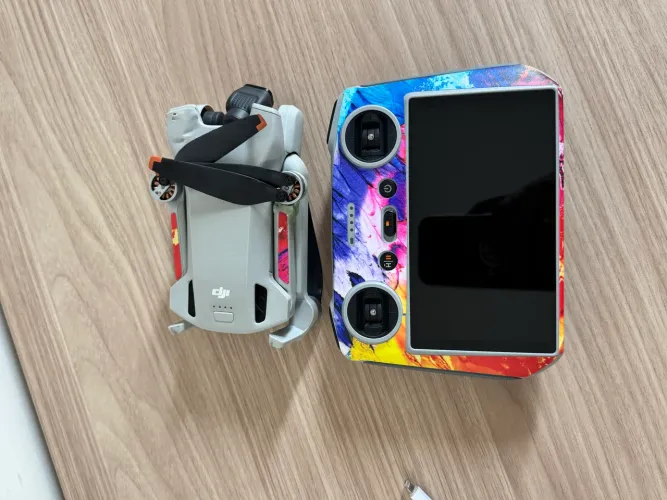 Drone DJY MINI 3 - com braços danificados e controle com display