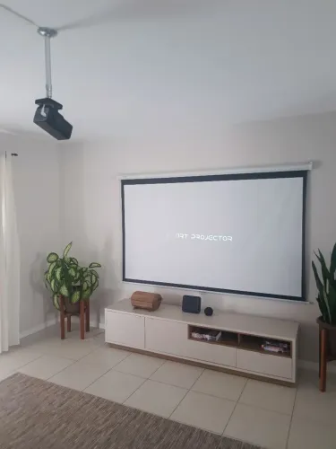 Projetor e Tela de Projeção