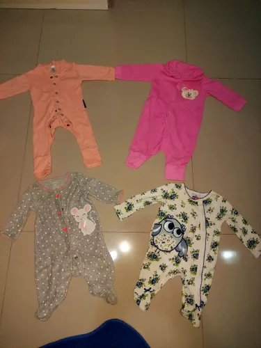 Lote de macacão de 0 a 3 meses menina - 3 macacões são de marca