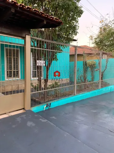 Casa à venda com 390m² localizada em Trindade.