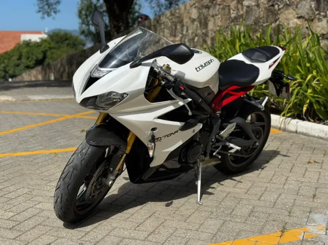 Triumph DAYTONA 675 675 cc 