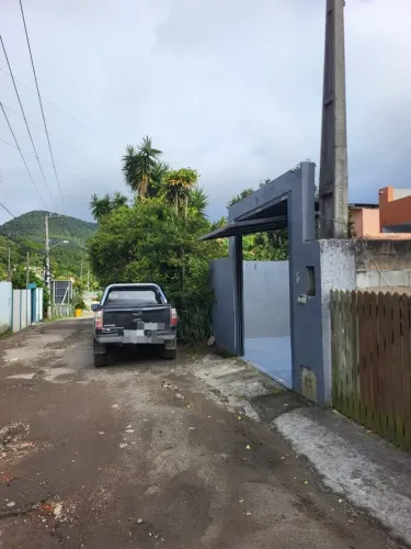 ? Casa com Escritura e Matrícula na Vargem do Bom Jesus - 336m² de Terreno 