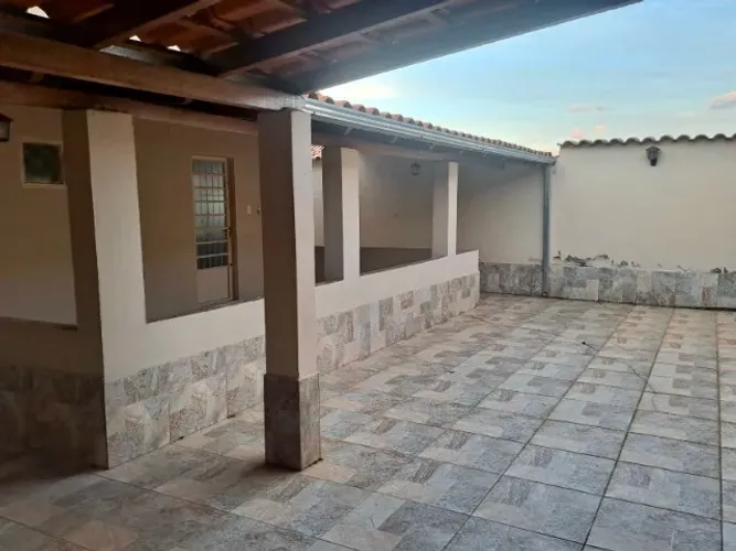 Oportunidade! Casa de Alto Padrão para Alugar no bairro Central em Mateus Leme