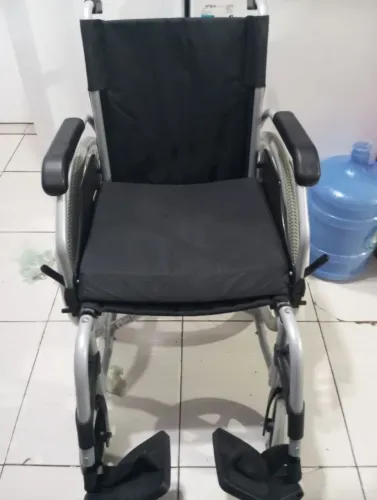 Cadeira de rodas NOVA