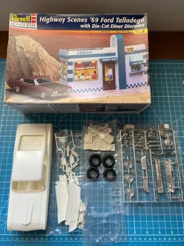 Kit Revell Monogram - Ford Talladega 1969 - Escala 1:24