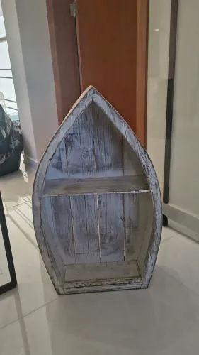 Prateleira de formato barco