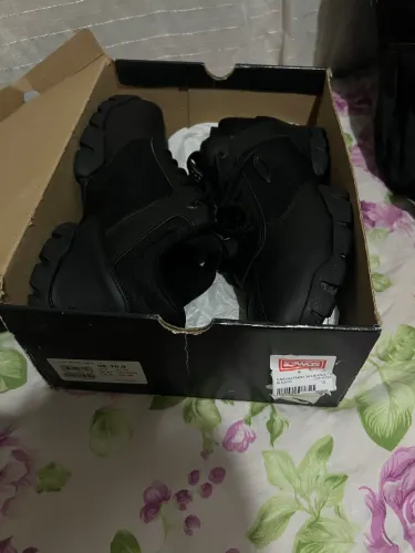 Vendo um tenios oakley muito conservado 