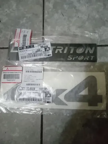 Emblema Mitsubishi L200 Triton sport (4x4)