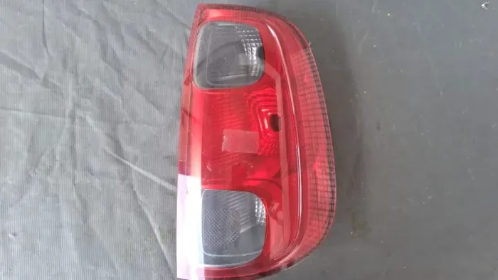 Lanterna L D . Fiat Uno Vivace 10/14 Soquete Fume