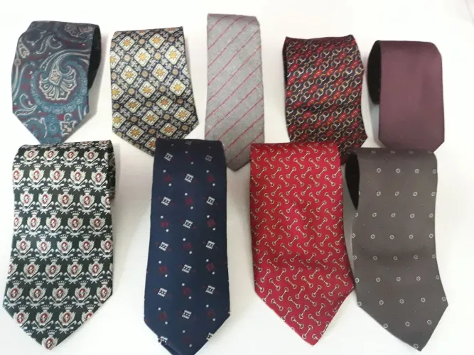 Gravatas surtidas várias marcas