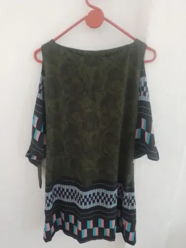 Vestido estampado com mangas curtas
