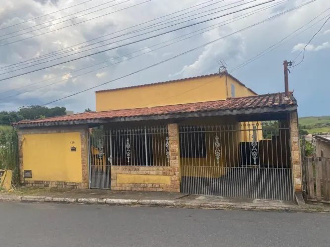 Casa a venda no Novo Surubi em Resende RJ. 3 qrts. R$ 380 Mil