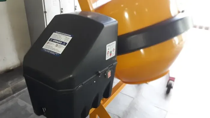 Betoneira 400 litros marca CSM com motor elétrico 2 CV 110/220 Volts nova. Modelo 1 traço