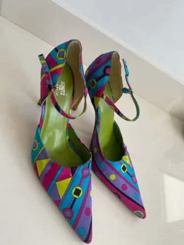 Vendo sapato Schutz acetinado linda estampa